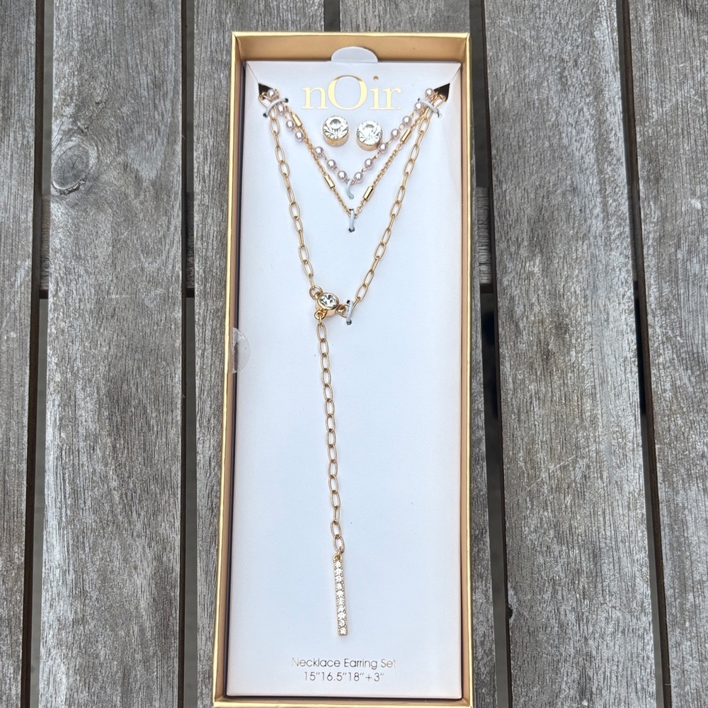 nOir Jewelry Gold Necklace Set with Crystal Details